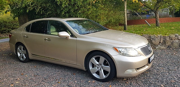 Lexus LS460 2 of 30