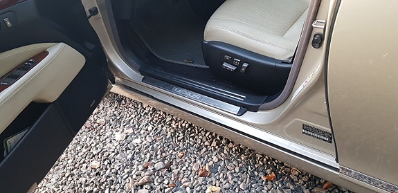 Lexus LS460 11 of 30