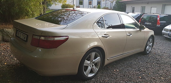 Lexus LS460 6 of 30