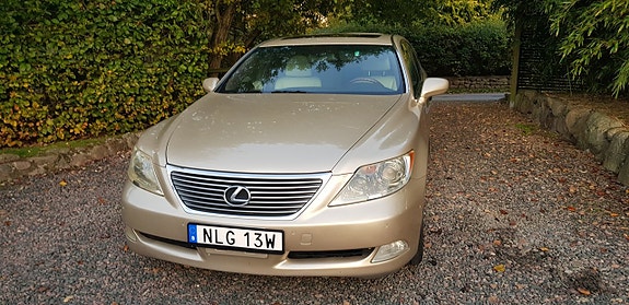 Lexus LS460 29 of 30
