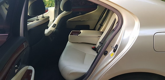 Lexus LS460 17 of 30