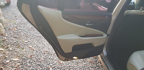 Lexus LS460 14 of 30