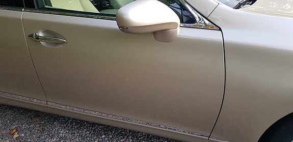 Lexus LS460 24 of 30