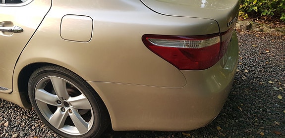 Lexus LS460 26 of 30