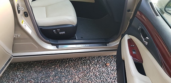 Lexus LS460 21 of 30