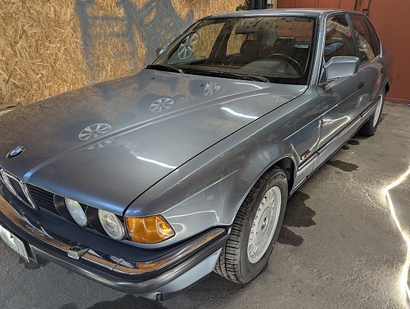 BMW 730i 2 of 7