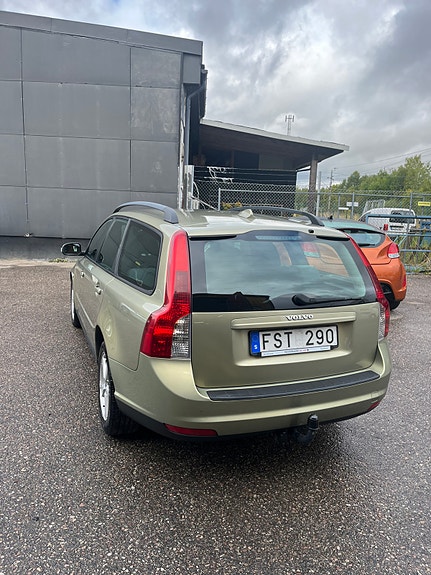 Volvo V50 2 of 9