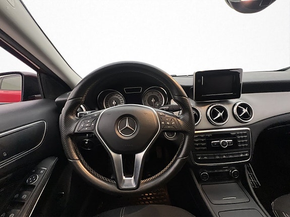 Mercedes-Benz GLA 220 14 of 30