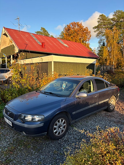 Volvo S60 2 of 8