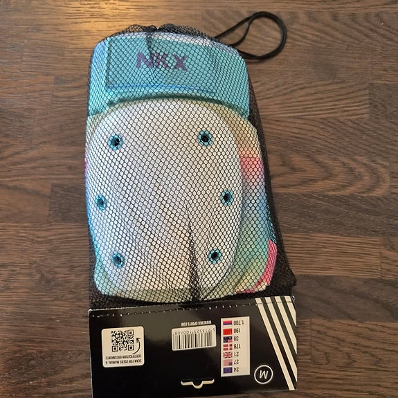 Product image 1 of 2