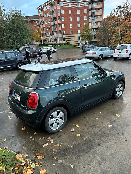 MINI Cooper D 2 of 2