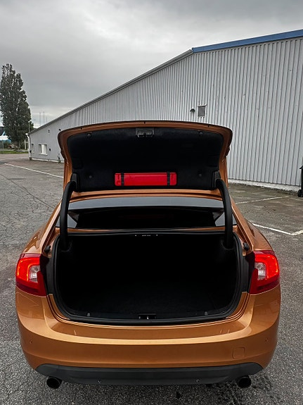 Volvo S60 4 of 12