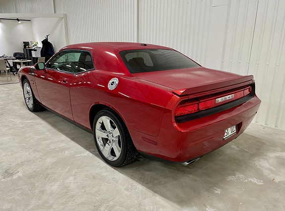 Dodge Challenger 3 of 8
