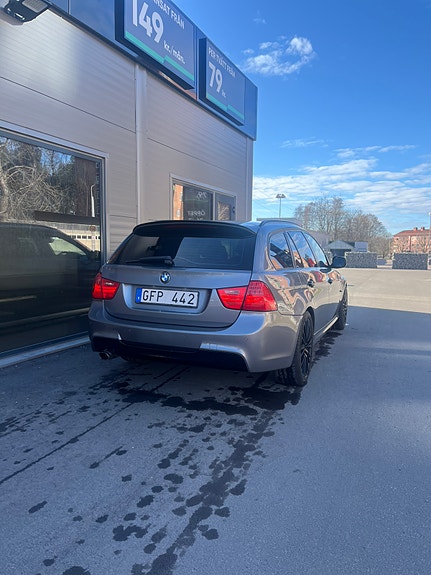 BMW 318i 2 of 7