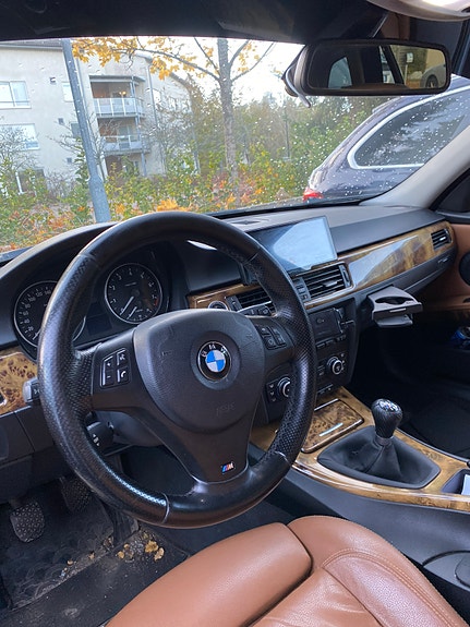 BMW 318i 4 of 7