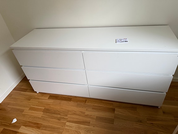 IKEA vit byrå med 6 lådor, IKEA sängbotten 120 cm, förvaringsskåp