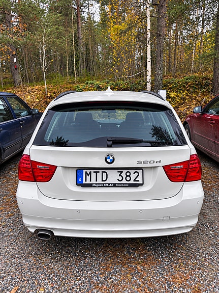 BMW 320d 2 of 8