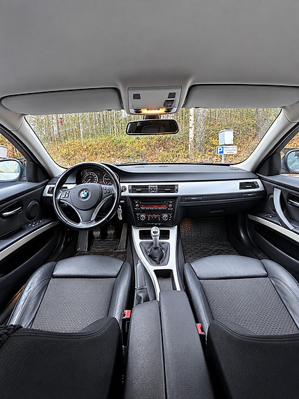 BMW 320d 5 of 8