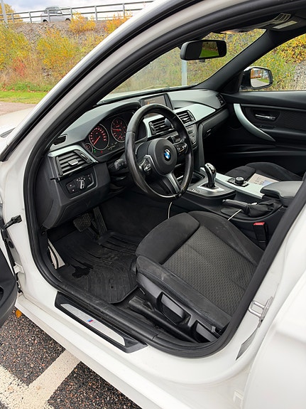 BMW 320d 9 of 18