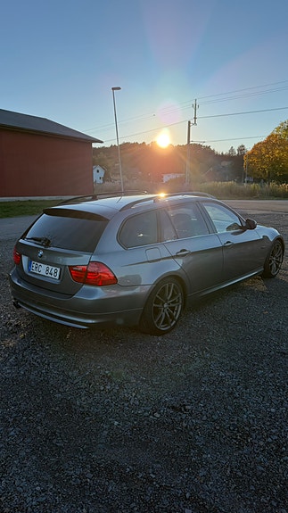 BMW 325d 3 of 5