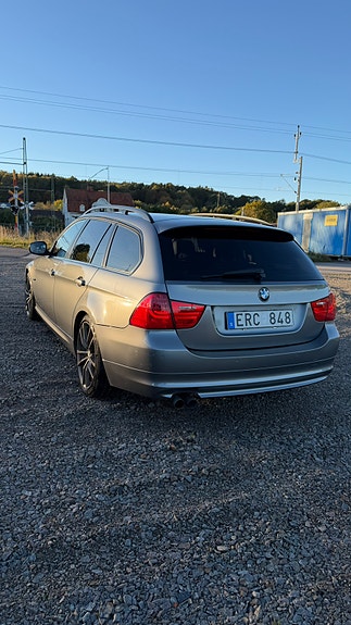 BMW 325d 2 of 5