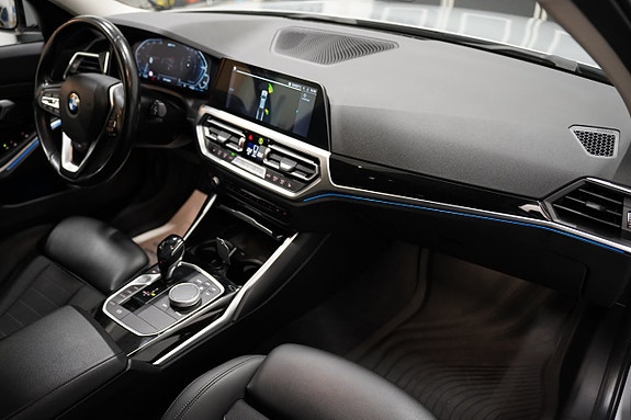BMW 330e 9 of 24