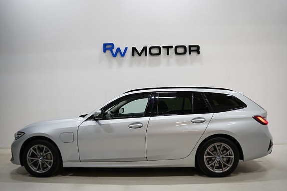 BMW 330e 4 of 24