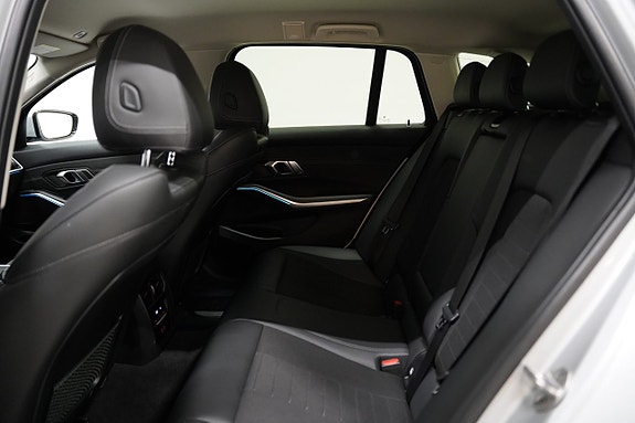 BMW 330e 19 of 24