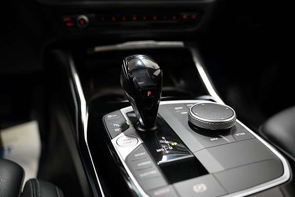 BMW 330e 13 of 24
