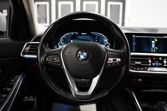 BMW 330e 11 of 24