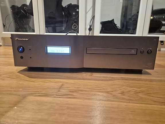Product image 1 of 2
