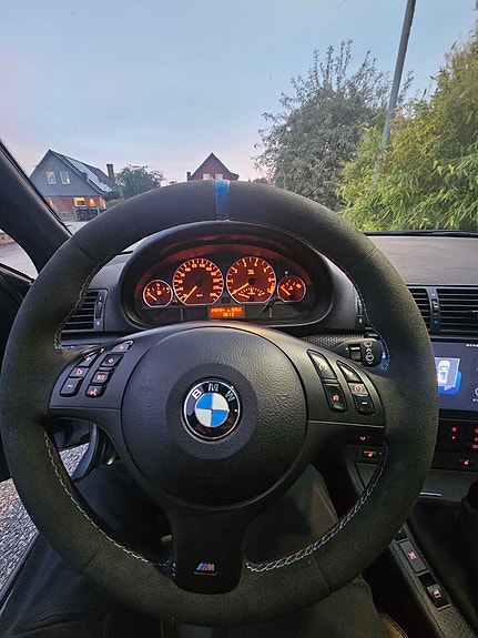 BMW 330i 9 of 12