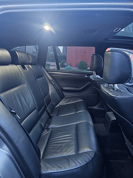 BMW 330i 10 of 12