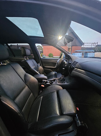 BMW 330i 6 of 12