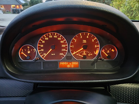 BMW 330i 8 of 12