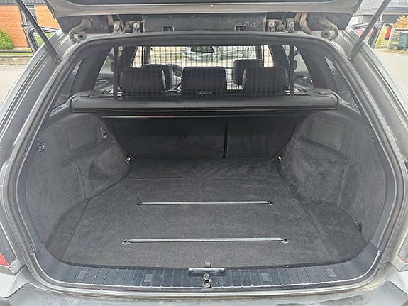 BMW 330i 11 of 12