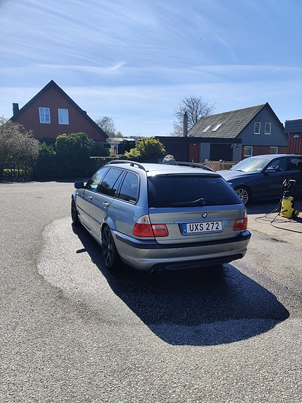 BMW 330i 4 of 12