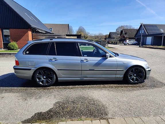 BMW 330i 3 of 12
