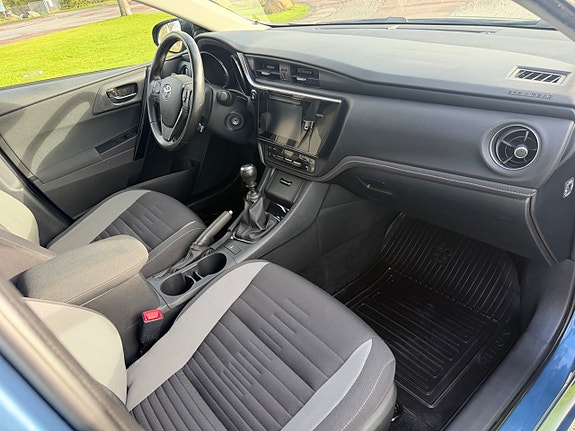Toyota Auris 10 of 13