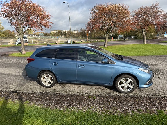 Toyota Auris 5 of 13