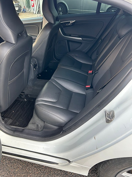 Volvo S60 7 of 8