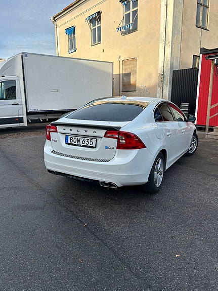 Volvo S60 4 of 8