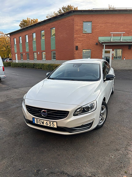 Volvo S60 2 of 8