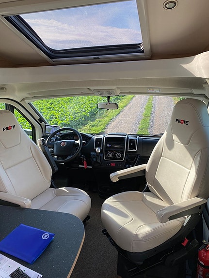 Pilote P 740 GJ Sensation Automat/ Alde/ Långbäddar 20 of 23