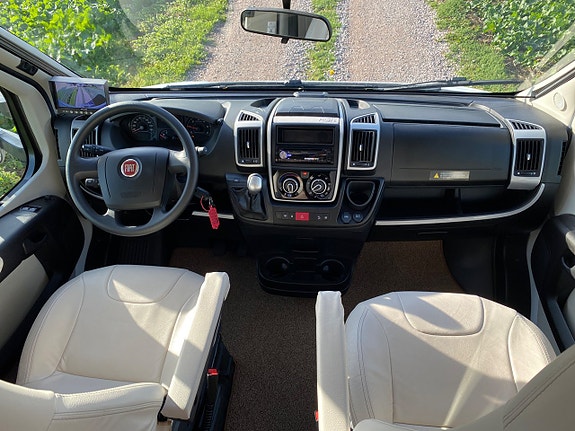 Pilote P 740 GJ Sensation Automat/ Alde/ Långbäddar 6 of 23