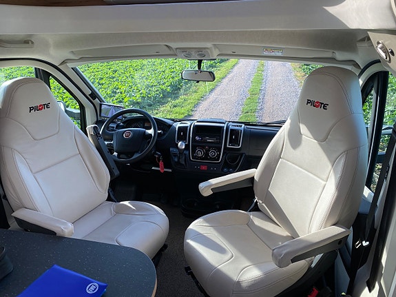 Pilote P 740 GJ Sensation Automat/ Alde/ Långbäddar 19 of 23
