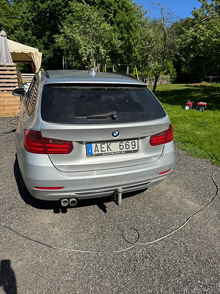 BMW 328i 3 of 10