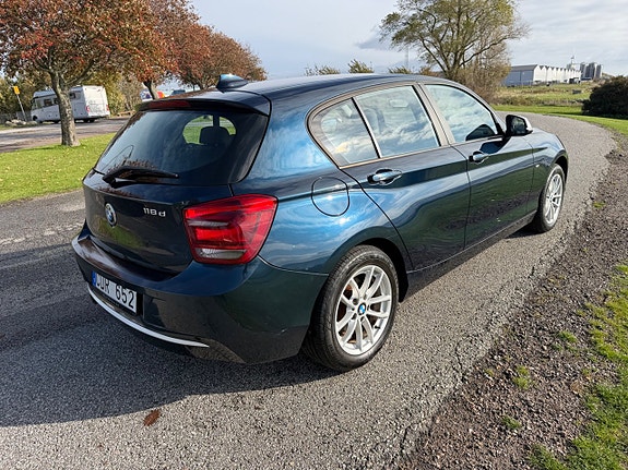 BMW 118d 4 of 12