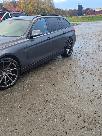 BMW 320d 2 of 8