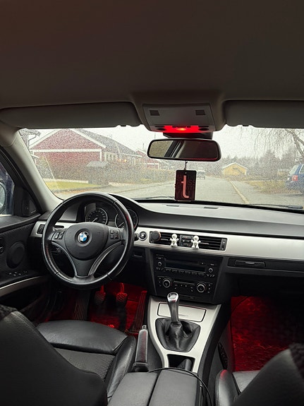 BMW 318d 3 of 6